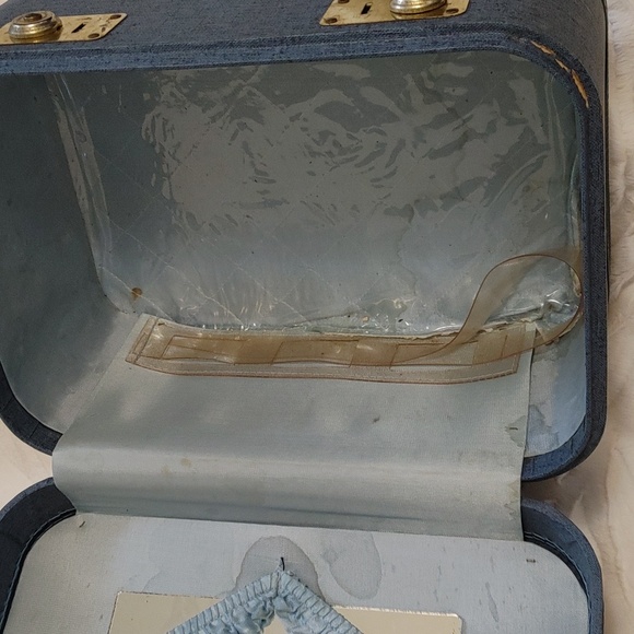 Vintage Monarch Train Case - Picture 5 of 10